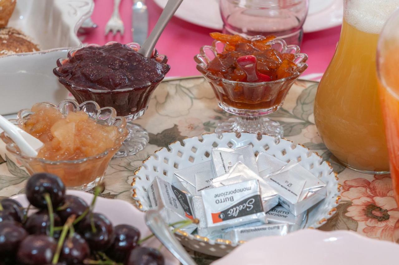 Tre Civette Sul Como Bed & Breakfast Марина ди Маса Екстериор снимка