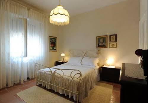 Tre Civette Sul Como Bed & Breakfast Марина ди Маса Екстериор снимка